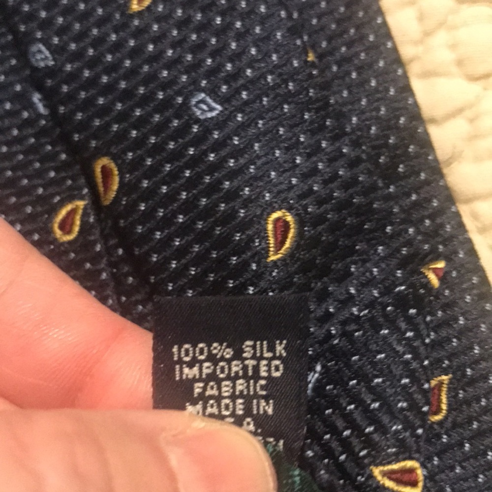 Tommy Hilfiger Navy tie with Wi e, Gold & Baby Blue accents, like new, Silk - Picture 4 of 4